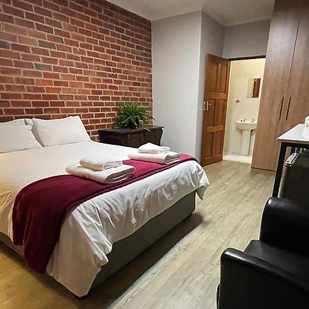 Village Lodge Гаррисмит Экстерьер фото