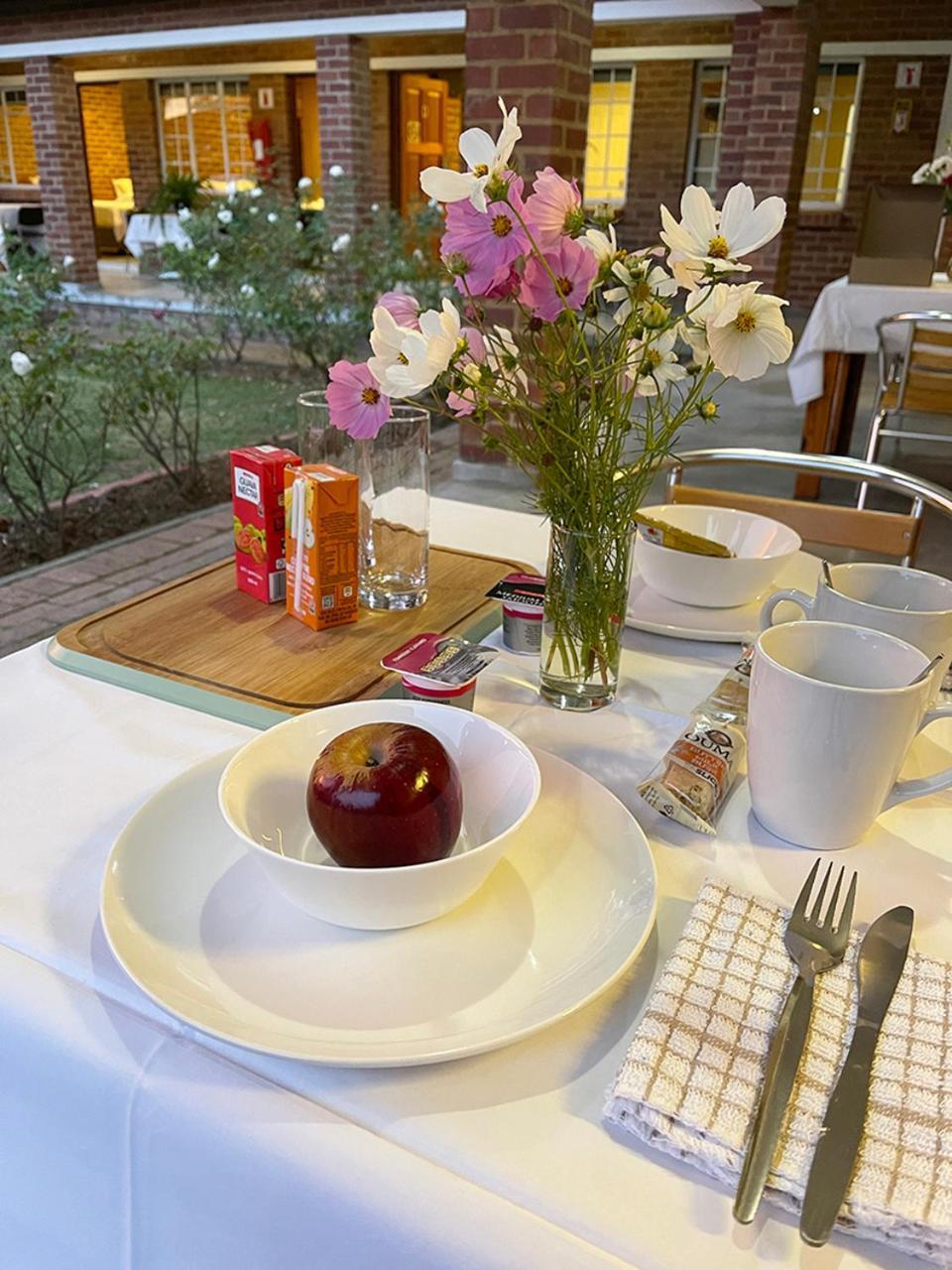Village Lodge Гаррисмит Экстерьер фото