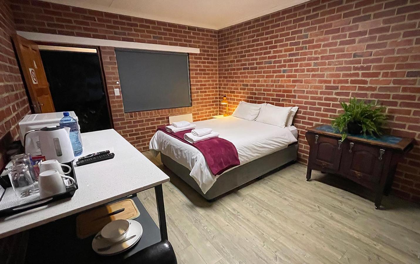 Village Lodge Гаррисмит Экстерьер фото