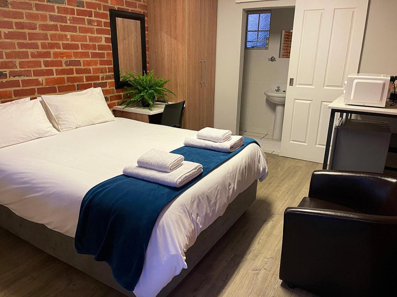 Village Lodge Гаррисмит Экстерьер фото