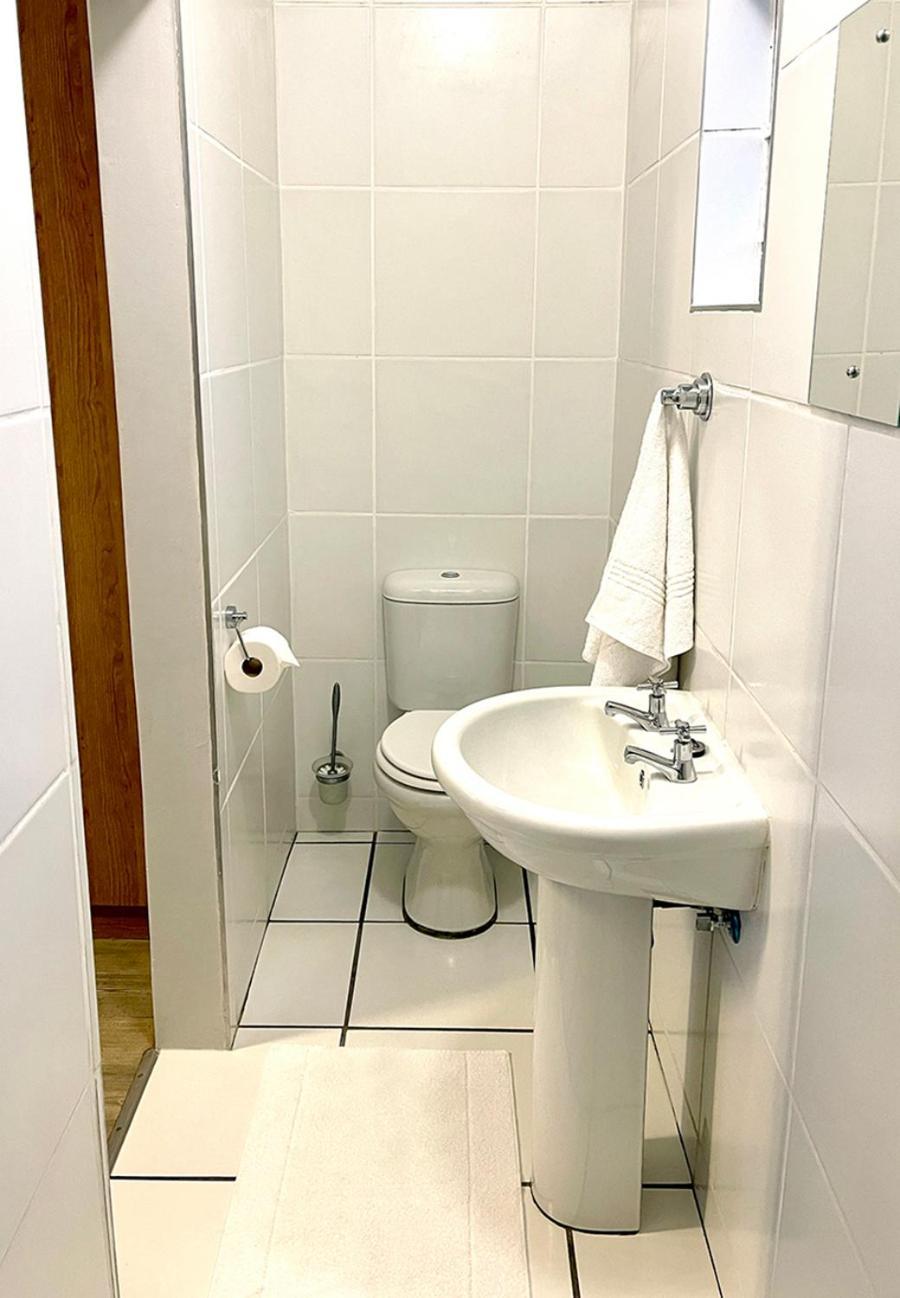 Village Lodge Гаррисмит Экстерьер фото