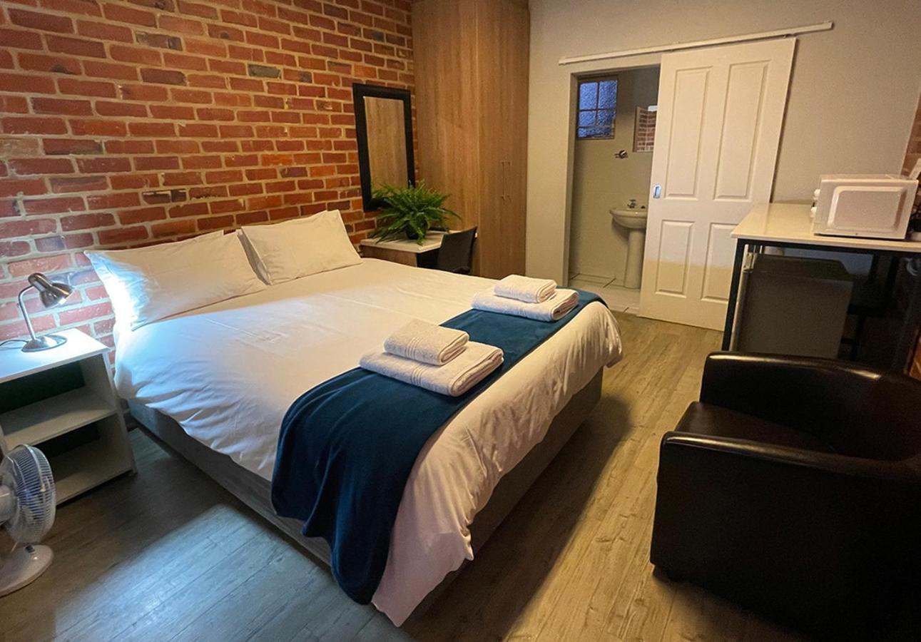 Village Lodge Гаррисмит Экстерьер фото
